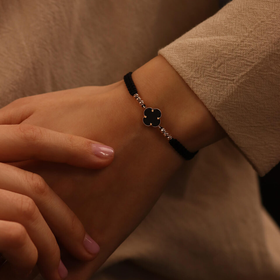 Pakutav käevõru "Must ristik"