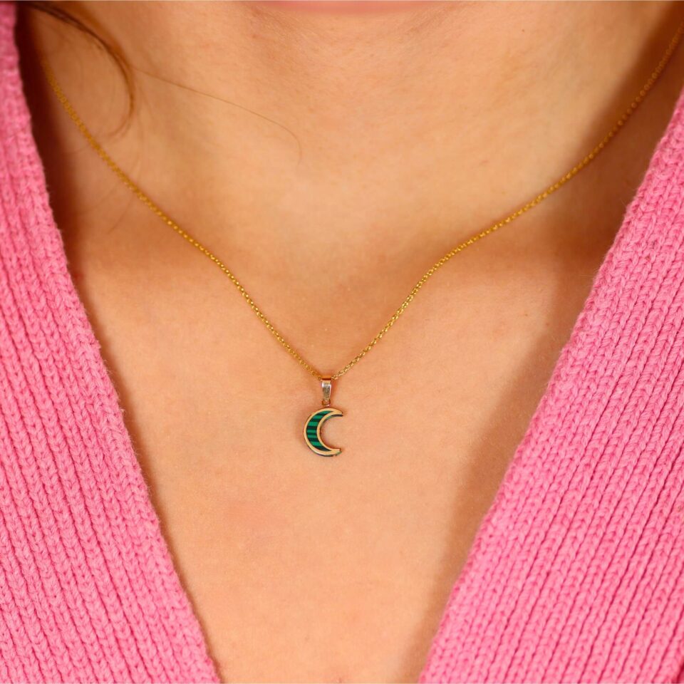 Kullakett ripatsiga "Malahhiidist kuu"