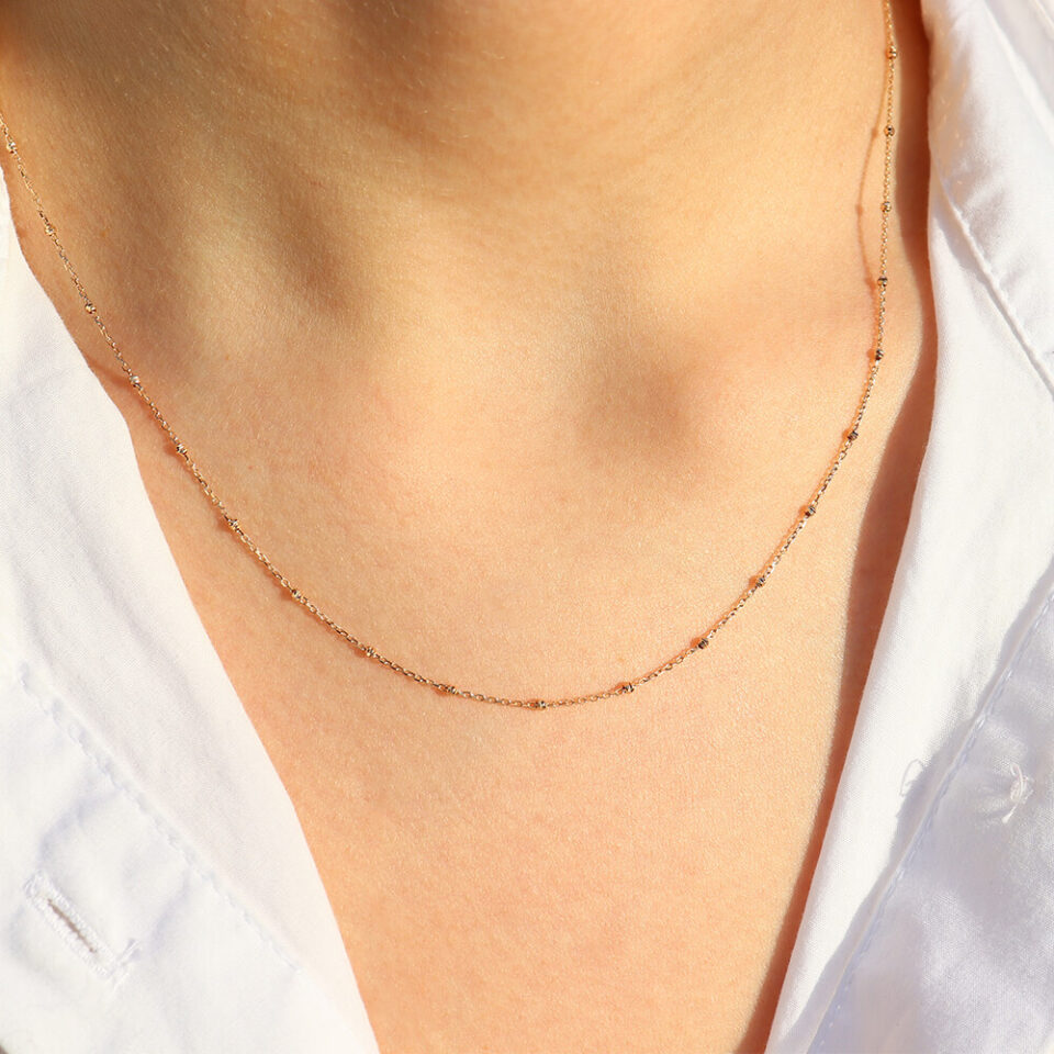 Złoty łańcuszek z zawieszką "Beads"