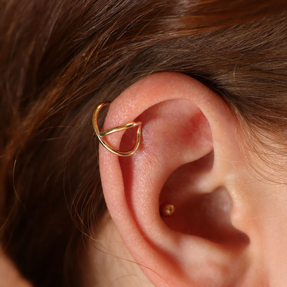 Złote kolczyki chrząstki "X"