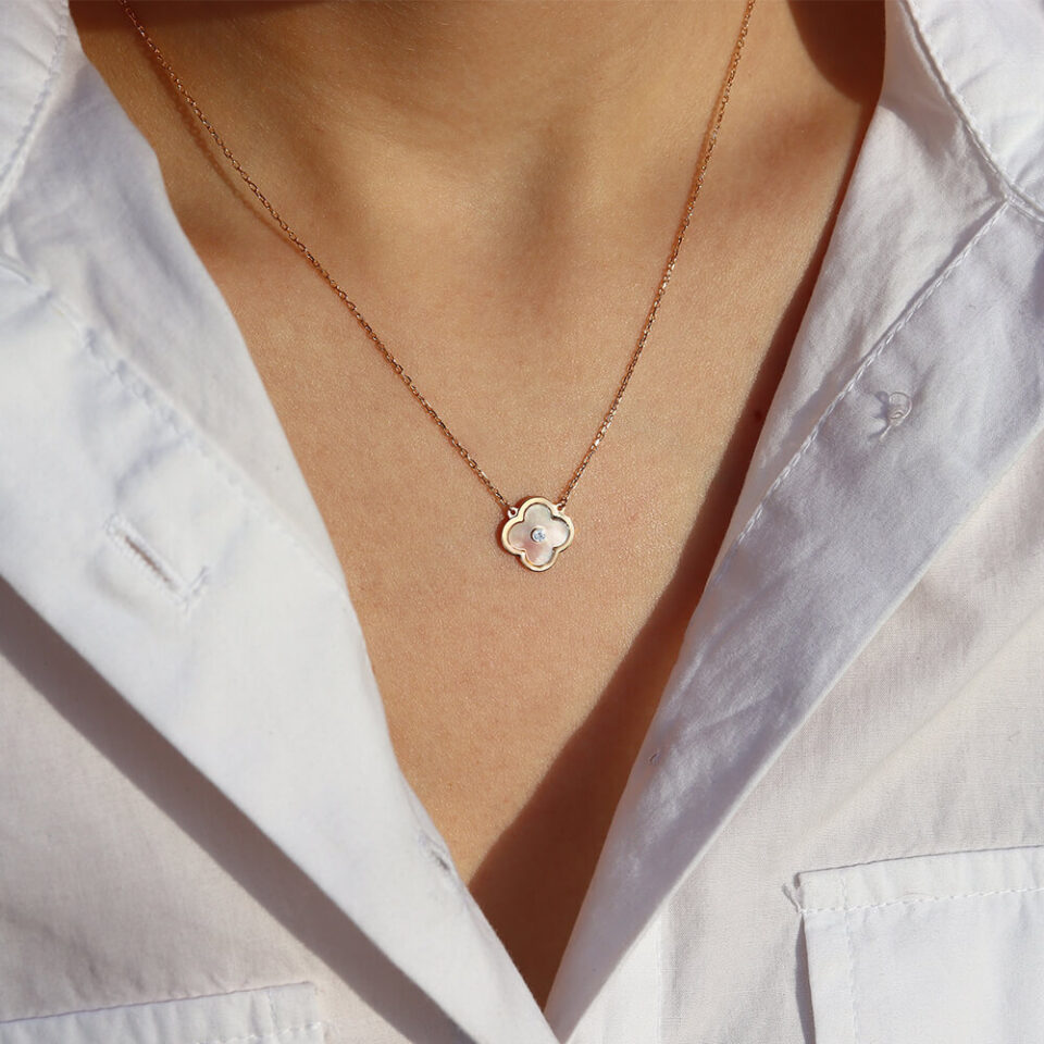 Kullakett ripatsiga "Ristike tsirkooniga"