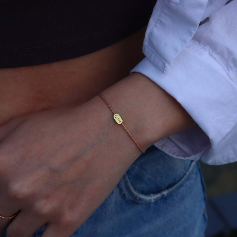 Teemantidega ja graveeringuga niitkäevõru