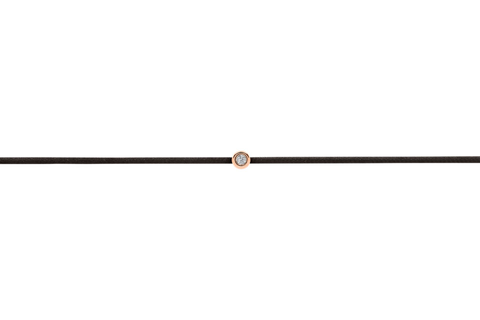 Musta niidiga käevõru teemantidega