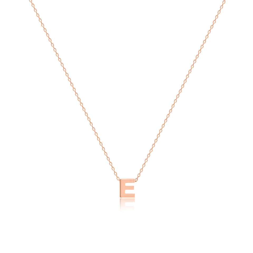 Złoty łańcuszek z zawieszką w kształcie litery "E"