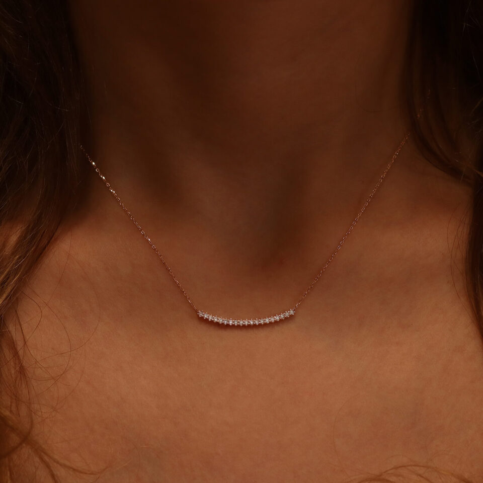 Kullakett ripatsiga "Tsirkooniumnaeratus"