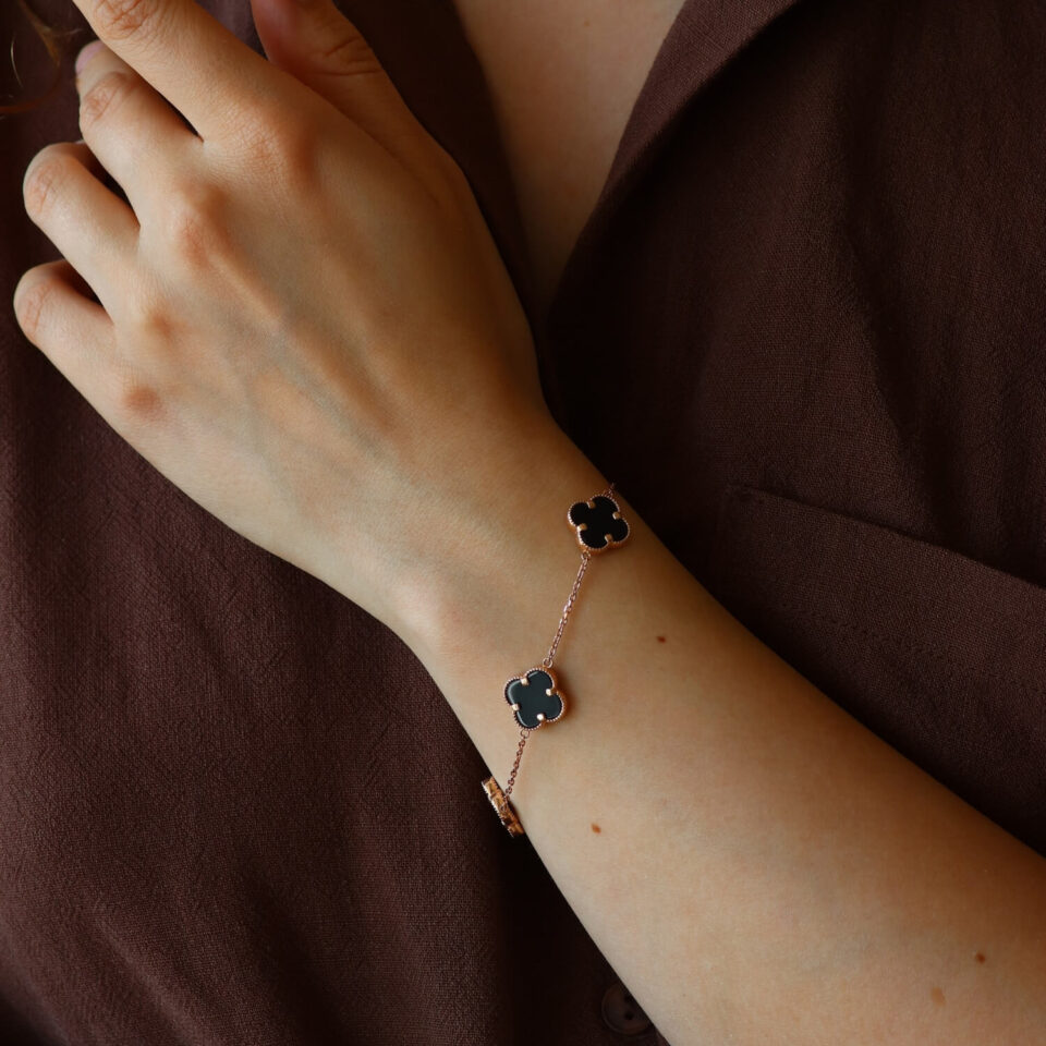 Goldarmband mit schwarzen Kleeblättern (Onyx)