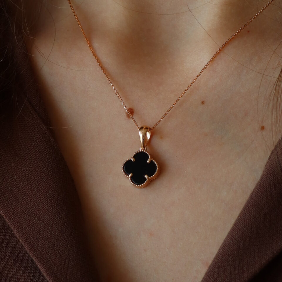 Goldkette mit Kleeblatt-Anhänger (Onyx)