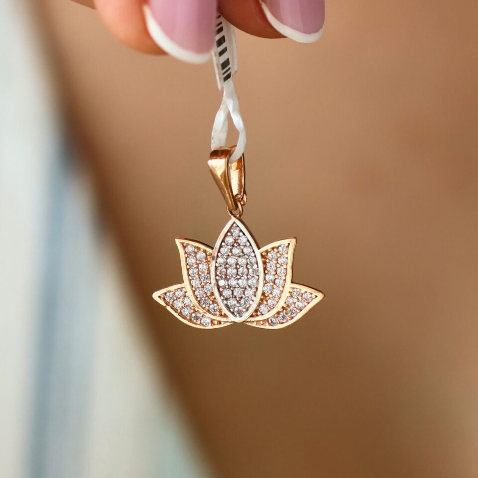 Goldanhänger "Lotusblume"